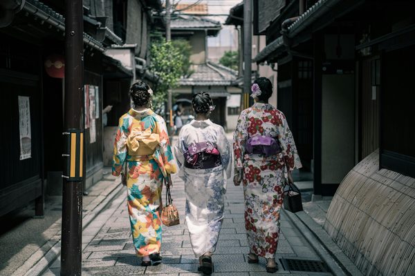 Kimonos : élégance et confort pour tous les âges